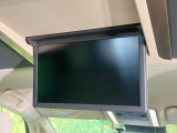【フリップダウンモニター】大画面モニターで後席でもエンタメをお楽しみいただけます。小さなお子様にも大人気の装備です♪