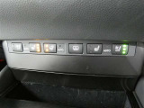 運転席・助手席は、ヒーター&ベンチレーション付シートです。暑い時期も寒い冬も快適に過ごせるうれしい装備です。