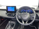 運転席まわりです。 各操作スイッチは使いやすい位置に配置されてます。