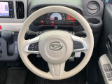 インテリアに合わせたデザインのステアリングは、運転される方のことも考え、運転しやすい形状、大きさです。是非一度、実際に触ってお確かめください。
