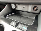 スマートホンを置いての充電が可能です(対応機種によります)