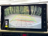 【バックカメラ】駐車時に後方がリアルタイム映像で確認できます。大型商業施設や立体駐車場での駐車時や、夜間のバック時に大活躍!運転スキルに関わらず、今や必須となった装備のひとつです!