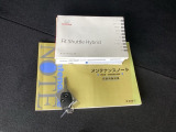 メンテナンスノート【整備記録簿】、取説も揃っています。便利なキーレスキーです。ボタンワンタッチで、ドアの施錠、解錠がらくちんです。