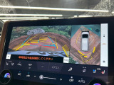 【パノラミックビューモニター】専用のカメラにより、上から見下ろしたような視点で360度クルマの周囲を確認することができます☆死角部分も確認しやすく、狭い場所での切り返しや駐車もスムーズに行えます。