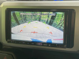 【バックカメラ】駐車時に後方がリアルタイム映像で確認できます。大型商業施設や立体駐車場での駐車時や、夜間のバック時に大活躍!運転スキルに関わらず、今や必須となった装備のひとつです!