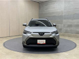 お車購入のポイントとなるフロントマスクです!シャープな目つきが印象的なデザインのヘッドランプです。