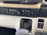 この度は、当店のお車をご覧いただきまして誠にありがとうございます。当店では全国販売・納車も行っております。県によって陸送費用は異なりますのでお気軽にお問い合わせください。