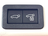 【パワーバックドア】スマートキーや運転席のボタンを押すだけでリアゲートが自動で開閉します!荷物を持っている時や、高い位置にあるバックドアを閉める際に便利な機能です♪