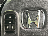 【Hondaスマートキー】カバンやポケットに入れたままでもドアの施錠・解錠が可能なスマートキーを装備。エンジンのオン・オフ時もカギを取り出す必要が無いからとっても便利です♪