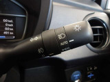 オートライト機能装備です!車外の明るさに応じて、自動的にライトの点灯・消灯をしてくれます♪