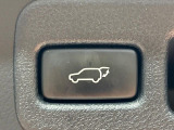 【パワーバックドア】スマートキーや運転席のボタンを押すだけでリアゲートが自動で開閉します!荷物を持っている時や、高い位置にあるバックドアを閉める際に便利な機能です♪