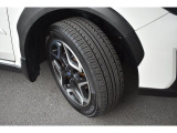 タイヤサイズは225/55R18です