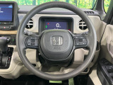 インテリアに合わせたデザインのステアリングは、運転される方のことも考え、運転しやすい形状、大きさです。是非一度、実際に触ってお確かめください。