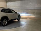 LEDヘッドランプです。十分な明るさを保ちつつも消費電力が少なく、バルブ寿命も長いのが特徴です。瞬時にMAXの光量を発揮するのもLEDならではです。☆フォグランプも装備☆