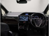 オシャレなインテリアで運転する気分も盛り上がりますよね^^
