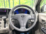 インテリアに合わせたデザインのステアリングは、運転される方のことも考え、運転しやすい形状、大きさです。是非一度、実際に触ってお確かめください。
