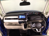 【前方視界】開放的な前方視界!運転がしやすく疲れにくいです♪窓が大きく、見通しがとっても良いおクルマですよ♪