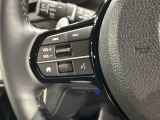 ステアリングにオーディオ操作スイッチが付いています。オーディオ画面に直接タッチしなくても操作が出来ますので、運転に集中できます。