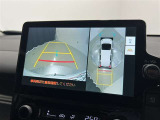 車庫入れも安心の全方位モニター。出庫時に前方も映し出すことが可能です。