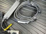 ラゲッジスペースに普通充電のコード(200v 7.5m)を装備しておりますので、ご自宅での充 電の際にご使用ください。