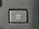 充電用USB端子付き。スマートフォンなどの充電に便利です。