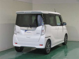 「エマージェンシーブレーキ」は、フロントカメラで前方の車両や歩行者を検知して回避操作を促します。万が一の際には自動でブレーキを作動させて衝突回避または被害軽減します。