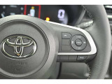 レーダークルーズコントロール(全車速追従機能付)付きです。車速に応じて追従支援してくれるので、ロングドライブも快適です。詳細は販売店スタッフまでおたずねください。