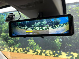【アドバンスドルームミラー】後席の大きな荷物や同乗者で後方が確認しづらい時でも安心!カメラが撮影した車両後方の映像をルームミラー内に表示。クリアな視界で状況の確認が可能です!