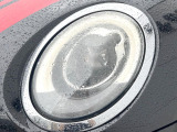 ●LEDヘッドライト:夜間走行時も良好な視界を確保し安心して運転できる高輝度LEDヘッドライトを装備!点灯速度が早く、消費電力も抑えられています。