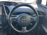 インテリアに合わせたデザインのステアリングは、運転される方のことも考え、運転しやすい形状、大きさです。是非一度、実際に触ってお確かめください。