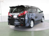 リヤサスペンションは、高級車の定番ダブルウィッシュボーンを採用。優れたコーナリングと乗り心地を実現。