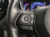 ステアリングスイッチ付き。前方から目を離すことなく操作することが可能です。