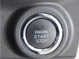 【Hondaスマートキーシステム】ボタンひとつでカギの施錠ができ、ノブ操作だけでエンジンの始動が可能。