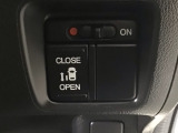 【パワースライドドア】助手席側がパワースライドドアになっており、運転席のスイッチやスマートキーでも開閉が可能です!開口部も広いので乗り降りも楽々♪