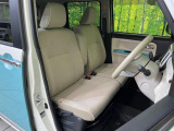 運転席まわりには十分なスペースがあり、大柄な方でもゆったり運転していただける環境です。