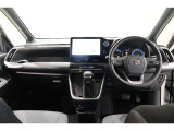 必要な装備を使いやすい位置に配置した機能的な運転席まわり。操作感や車両感覚など、ぜひ運転席に座って確かめてください。