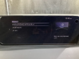車速やナビのルート誘導などを表示してくれるアクティブ・ドライビング・ディスプレイ。視線や焦点調節が少なく済み、気持ちよく安全に運転を楽しめます。