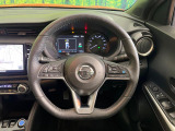 インテリアに合わせたデザインのステアリングは、運転される方のことも考え、運転しやすい形状、大きさです。是非一度、実際に触ってお確かめください。