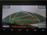 バックガイドモニターで、後方を確認しながら安心して駐車することが出来ます。運転初心者も熟練者も必須の機能ですよ!
