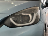 LEDヘッドライトは、点灯の瞬間から最大光量を発揮し、突然暗くなるトンネルなどでの安定感を高めます。