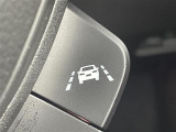 【車線逸脱抑制制御機能】車線からはみ出しそうな時、ブザーとメーター内表示でお知らせします。車線内に戻すよう、ステアリング操作をアシストします。機能には限界があるためご注意ください。