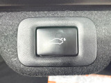 【パワーバックドア】スマートキーや運転席のボタンを押すだけでリアゲートが自動で開閉します!荷物を持っている時や、高い位置にあるバックドアを閉める際に便利な機能です♪