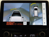 パノラミックビューモニター付きです。車両を上から見たような映像をディスプレイオーディオ画面に表示。運転席からの目視だけでは見にくい、車両周辺の状況をリアルタイムでしっかり確認できます。