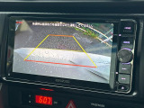 【バックカメラ】駐車時に後方がリアルタイム映像で確認できます。大型商業施設や立体駐車場での駐車時や、夜間のバック時に大活躍!運転スキルに関わらず、今や必須となった装備のひとつです!