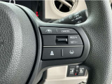 Hondaセンシングの機能のひとつ、アダプティブクルーズコントロール付!アクセルから足を離しても設定したスピードと前車との車間を保ち走行してくれます!車線維持もアシスト☆高速道路で疲労軽減ですね☆