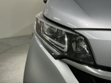 LEDヘッドライトは、点灯の瞬間から最大光量を発揮し、突然暗くなるトンネルなどでの安定感を高めます。