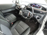 シンプルで使いやすいデザインの運転席です。