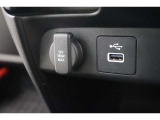 USBオーディオ用ソケットがついていますので携帯電話などを接続すれば音楽等の再生が可能です!