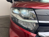【LEDヘッドライト】悪天候や夜間走行時も良好な視界を確保し安心して運転できる高輝度LEDヘッドライトを装備!点灯速度が早く、消費電力も抑えられています。
