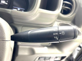 【オートライト】周りの明るさに応じて自動でヘッドライトの点灯・消灯ができる機能です!ライトの付け忘れ・消し忘れなどが無くなり、雨の日や夕方の走行も安心!トンネル通過時も便利ですね♪